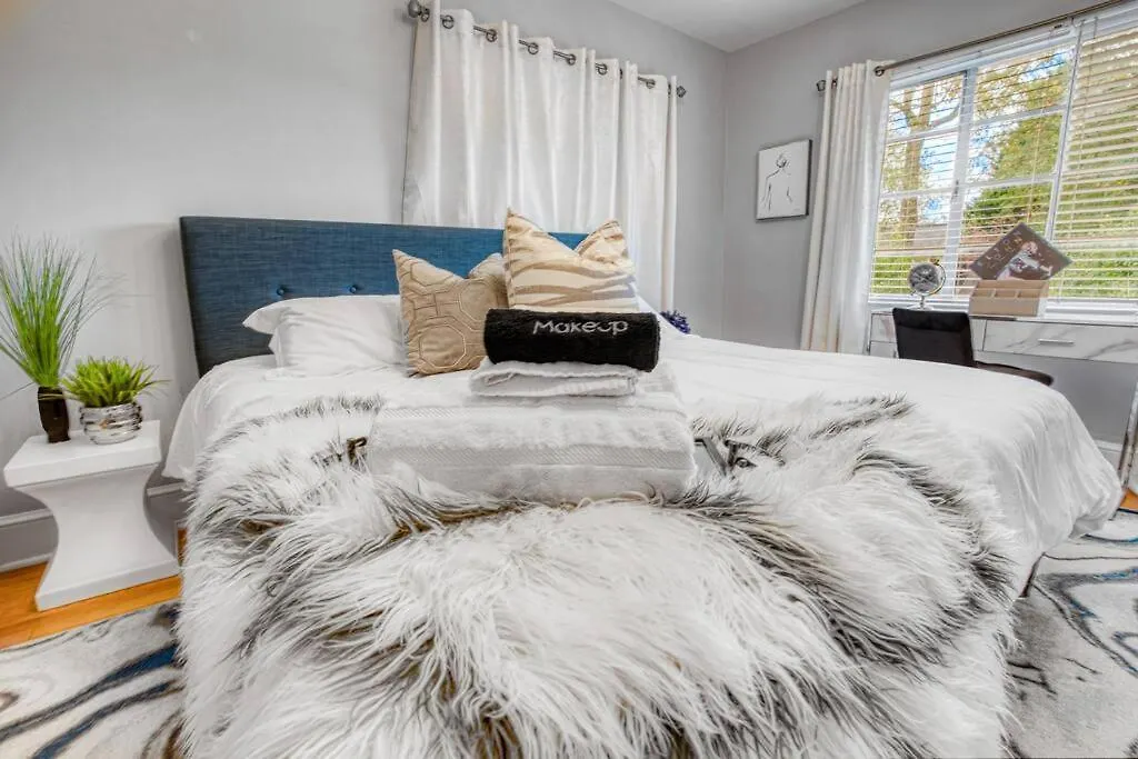 Cozy & Charming Home, Minutes To Everything! Charlotte Hébergement de vacances