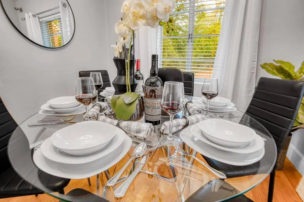 Hébergement de vacances Cozy & Charming Home, Minutes To Everything! Charlotte